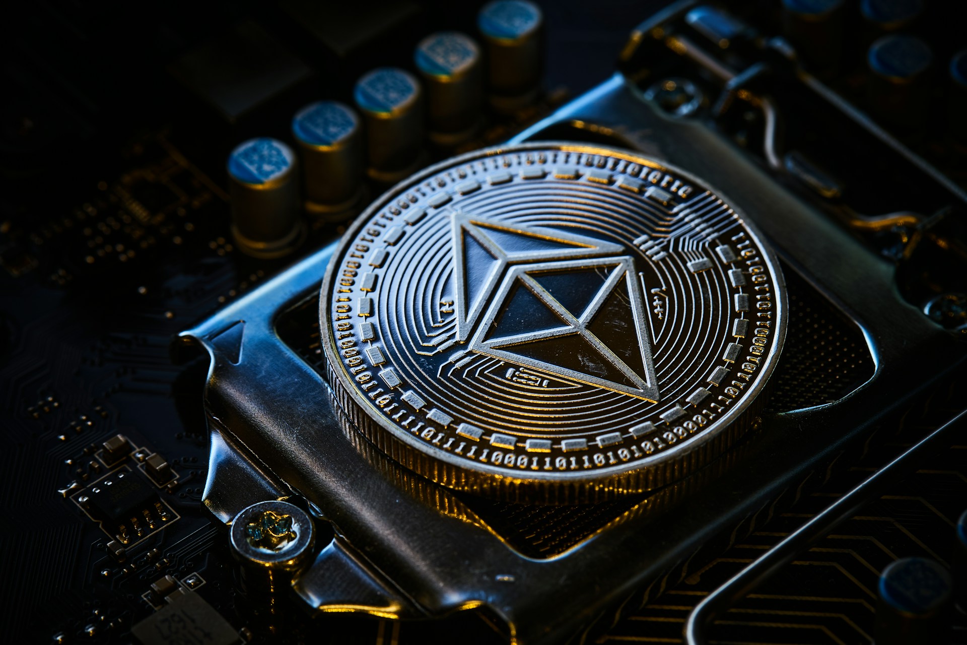 Ethereum (ETH) Underperforms Bitcoin (BTC) Despite New ATH, Raising Questions About Its Relative Strength