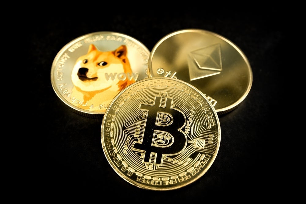 Bitcoin, Ethereum, Dogecoin - Cryptocurrency Markets Trade Lower on Monday, Selected Altcoins Record Significant Gains