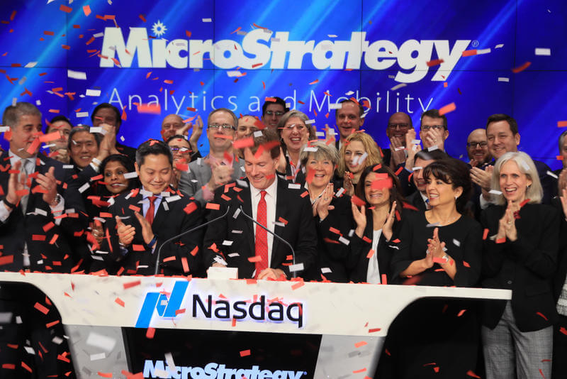 MicroStrategy entre dans l'indice Nasdaq 100, exposant son trésor Bitcoin à davantage d'investisseurs