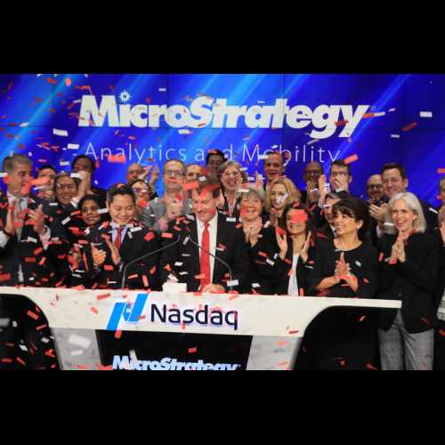 MicroStrategy entre dans l'indice Nasdaq 100, exposant son trésor Bitcoin à davantage d'investisseurs