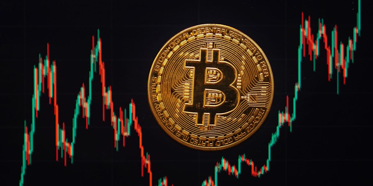 Bitcoin atteint de nouveaux sommets alors que Trump réaffirme son soutien à la réserve stratégique