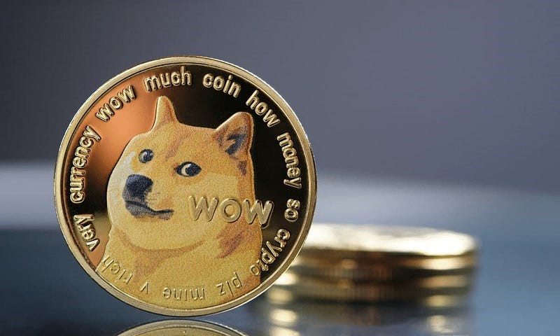 Dogecoin (DOGE) et les jetons alternatifs captent l'attention du marché alors que les analystes projettent des rallyes potentiels