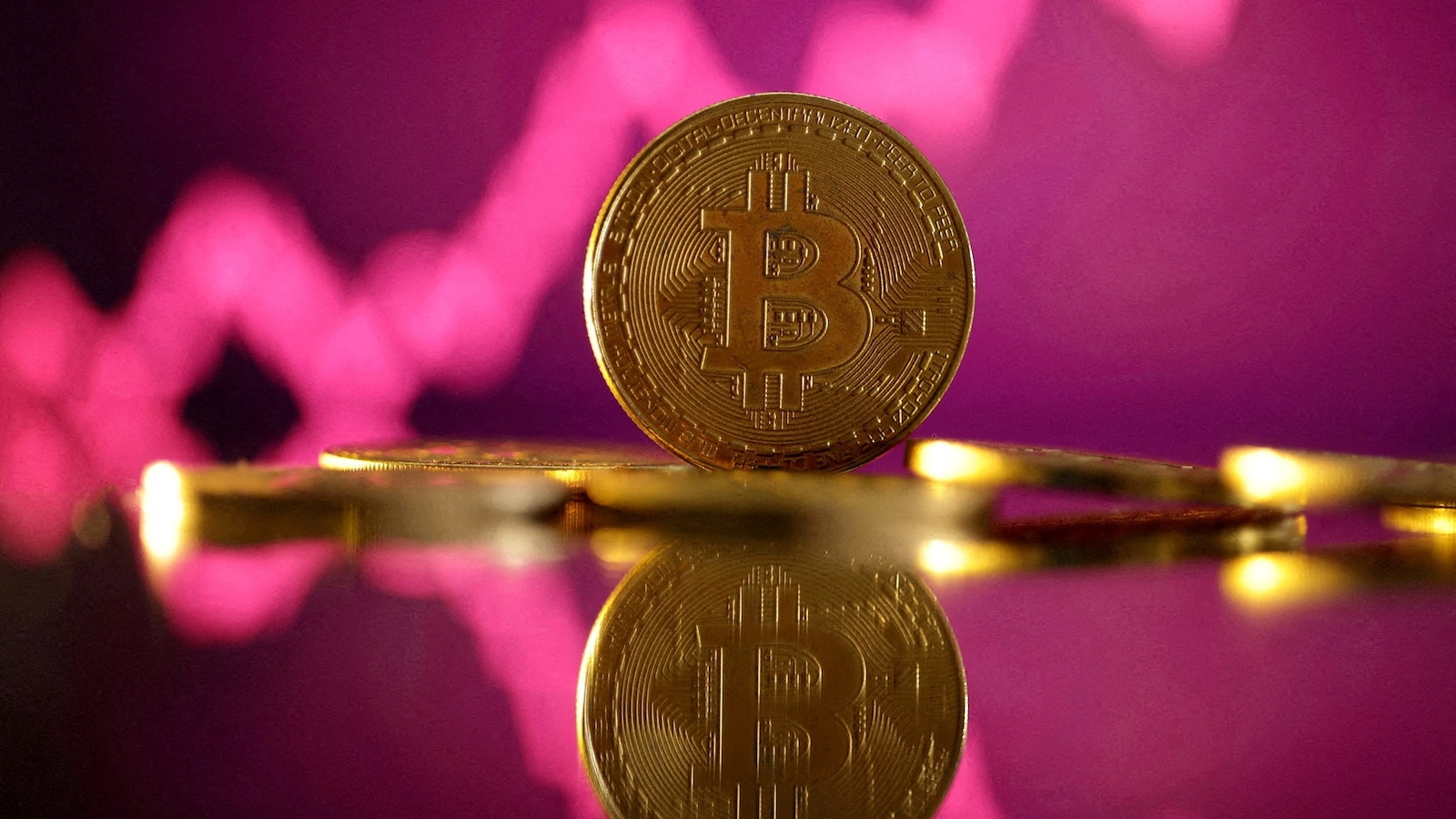 Le prix du Bitcoin chute de 12 % par rapport à son niveau record après l'annonce par la Réserve fédérale d'une hausse des taux d'intérêt