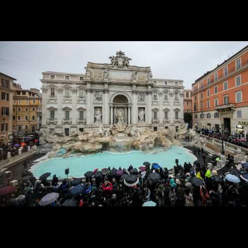 Rome's Trevi Fountain Reopens After Three Months of Renovations