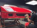 この 1989 年フェラーリ F40 は、かつて F1 チャンピオンのナイジェル・マンセルが所有していたもので、ビジュアルが完全に修復されています。