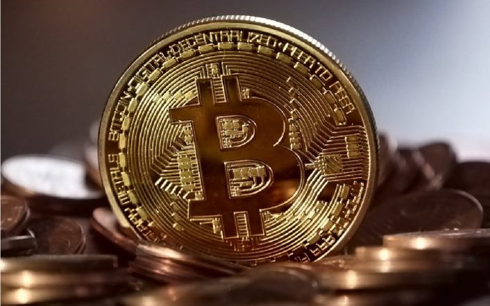 価格が98,000ドルを超えて急騰し、ビットコインクジラが70,000BTCを蓄積