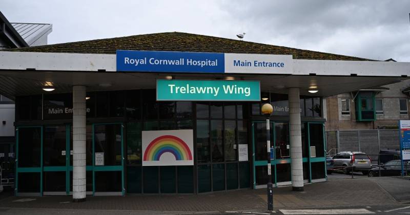 婴儿的不明原因死亡让父母和验尸官感到困惑,因为在他的食道中发现了10便士的硬币 婴儿的不明原因死亡让父母和验尸官感到困惑,因为在他的食道中发现了10便士的硬币