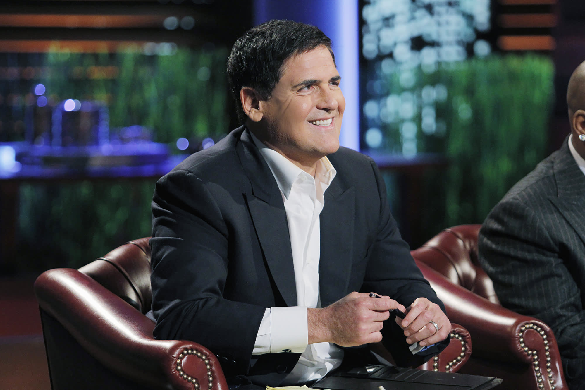 Mark Cuban Considers Launching a Memecoin Inspired by TRUMP Token, Plans to Donate Revenue to US Treasury