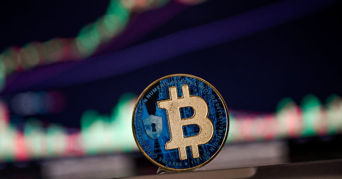 Bitcoin Extends Advance as Powell Signals Openness to Crypto Regulation