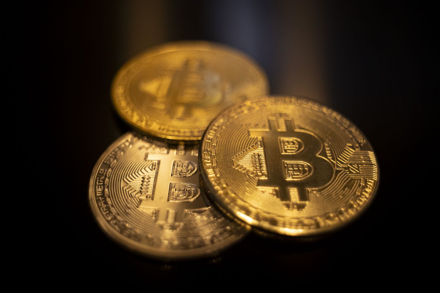 Bitcoin (BTC) Briefly Dips Below $95K as Inflation Data Dims Hopes of a Rate Cut