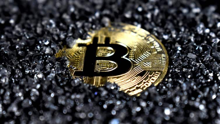 Bitcoin (BTC) a brièvement touché 99,5 000 $ au cours du week-end avant de glisser en dessous de 95 000 $ après un énorme piratage de cryptographie de 1,4 milliard de dollars