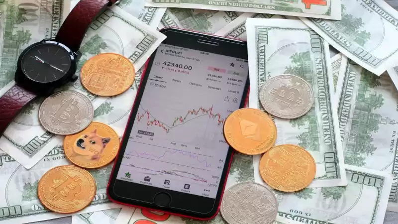Bitcoin Dumps Below $90,000 Bitcoin Dumps Below $90,000