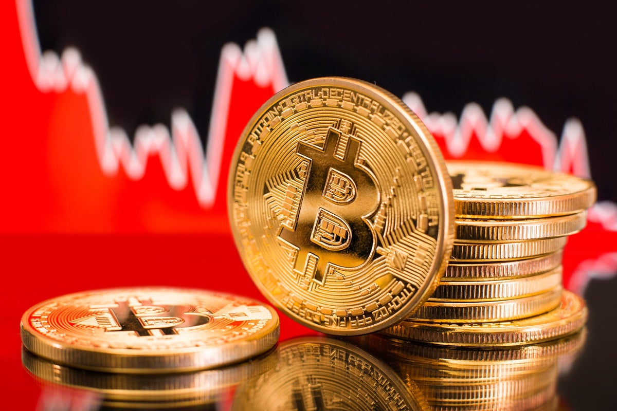 Bitcoin price crash: Cryptocurrency market loses nearly half a trillion dollars as bitcoin falls to its lowest level since November