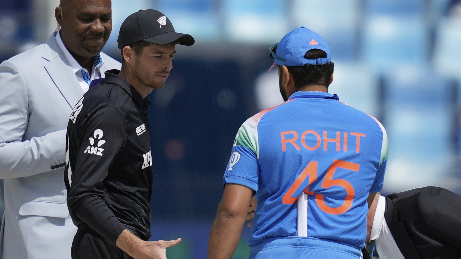 Mitchell Santner confiant la Nouvelle-Zélande peut s'adapter aux conditions de Dubaï pour battre la finale de l'Inde dans le trophée Champions