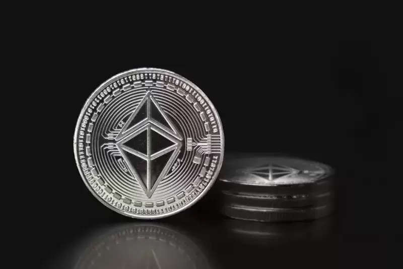 加密货币大亨贾斯汀·孙(Justin Sun)宣布,尽管其价值持续下降,但他不会抛弃他的以太坊/美元持股。 加密货币大亨贾斯汀·孙(Justin Sun)宣布,尽管其价值持续下降,但他不会抛弃他的以太坊/美元持股。